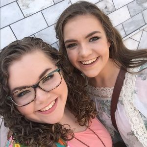 Meet your Posher, Ashlyn & Kristen